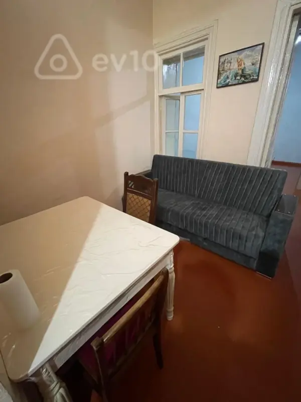 Kirayə verilir 2 otaqlı köhnə tikili 40 m²