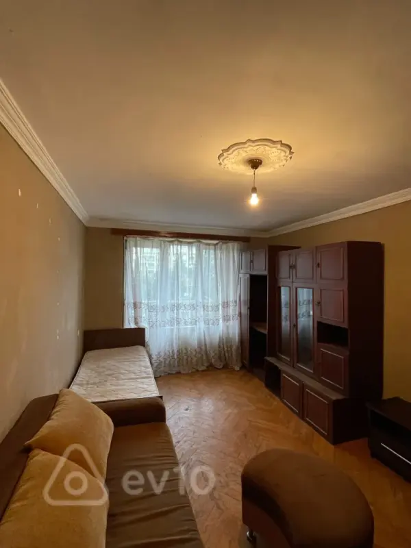 Satılır 1 otaqlı köhnə tikili 40 m²