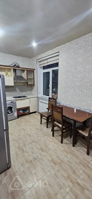 Kirayə verilir 2 otaqlı köhnə tikili 75 m²