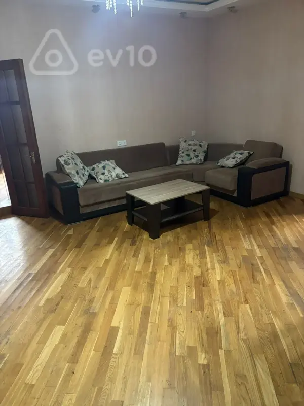Kirayə verilir 3 otaqlı köhnə tikili 97 m²