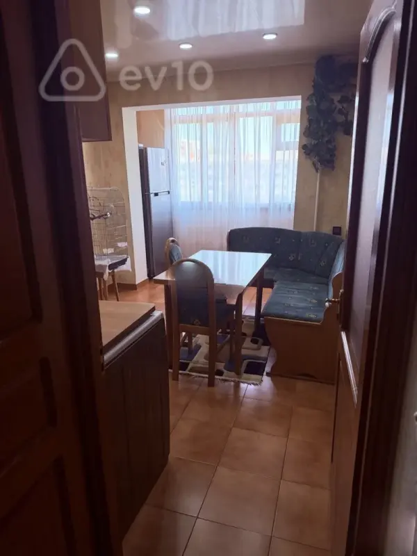 Satılır 2 otaqlı köhnə tikili 55 m²