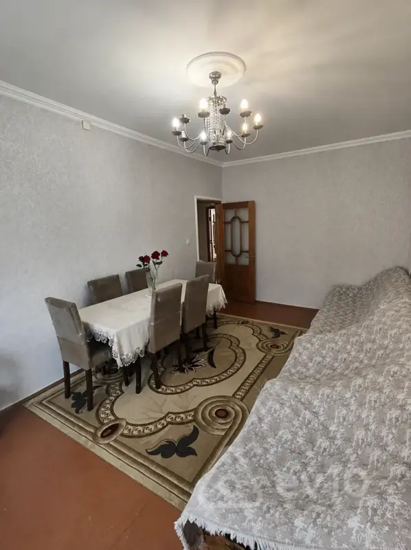 Kirayə verilir 3 otaqlı köhnə tikili 80 m²