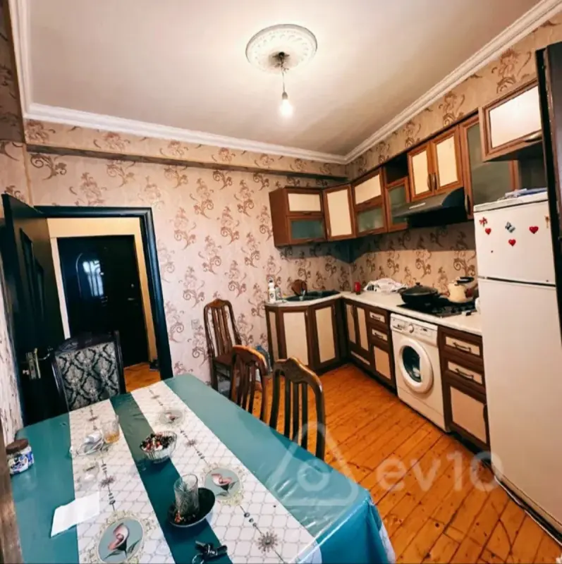 Kirayə verilir 2 otaqlı köhnə tikili 51 m²