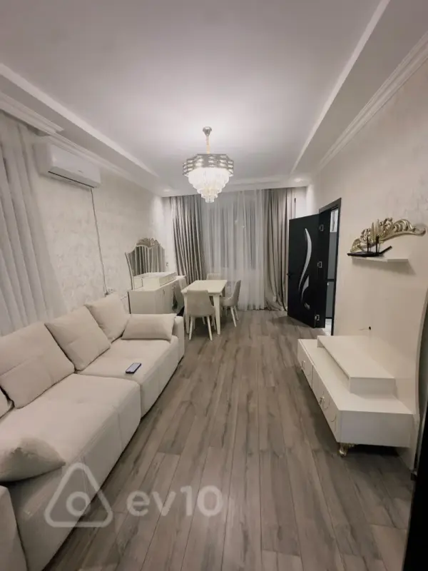 Kirayə verilir 2 otaqlı köhnə tikili 50 m²