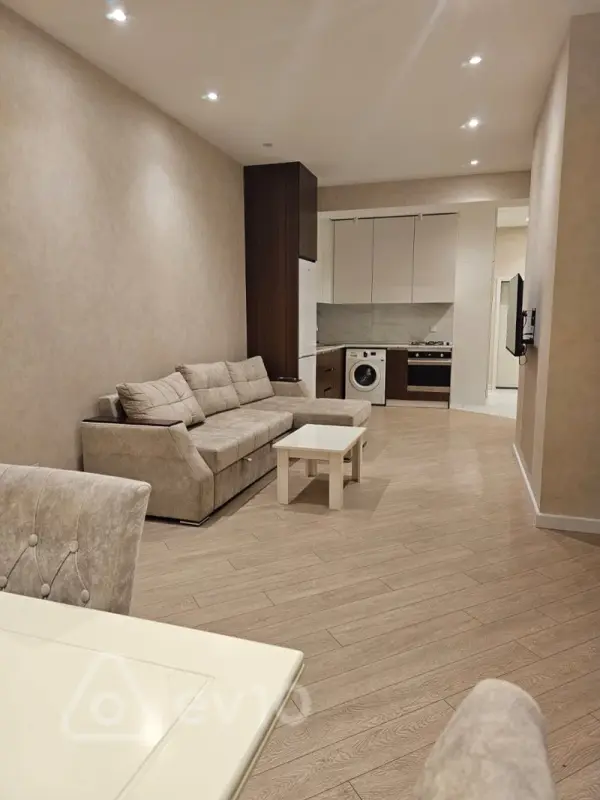 Kirayə verilir 2 otaqlı yeni tikili 70 m²