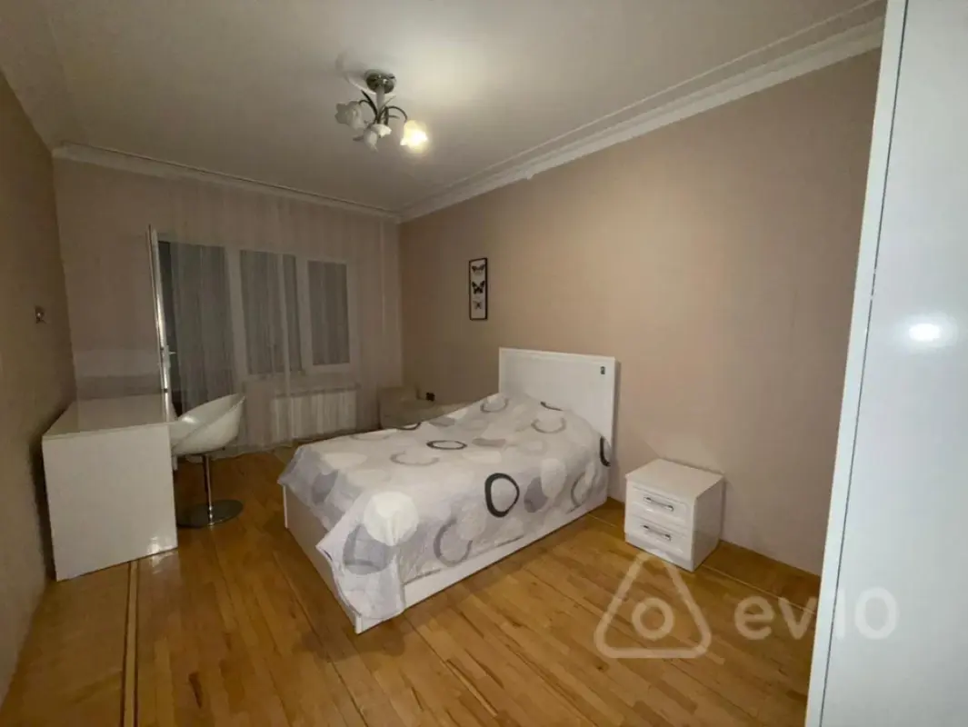 Satılır 4 otaqlı köhnə tikili 100 m²