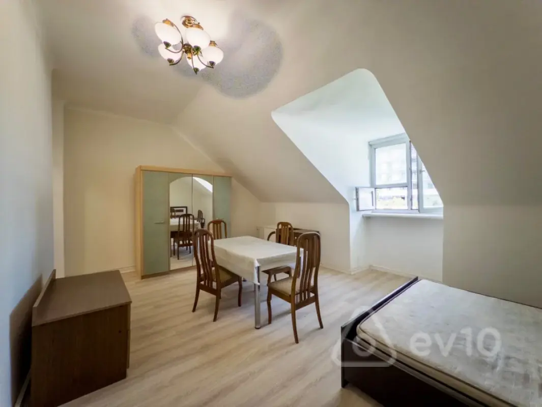 Kirayə verilir 2 otaqlı köhnə tikili 60 m²