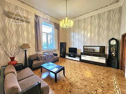 Kirayə verilir 2 otaqlı köhnə tikili 70 m² — Bakı, Səbail 2 otaq 70.00 m²
