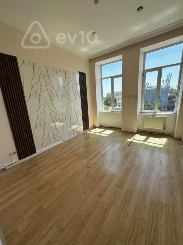 Kirayə verilir 5 otaqlı ofis 140 m²