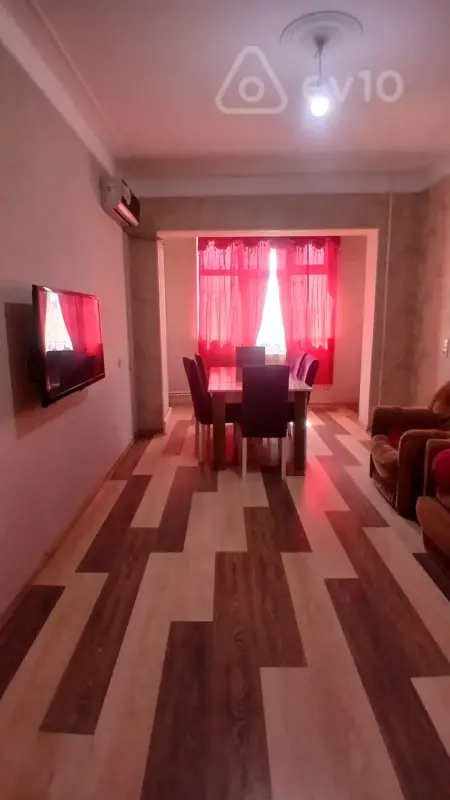 Kirayə verilir 6 otaqlı köhnə tikili 110 m²