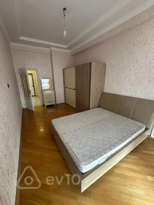 Kirayə verilir 2 otaqlı yeni tikili 70 m²