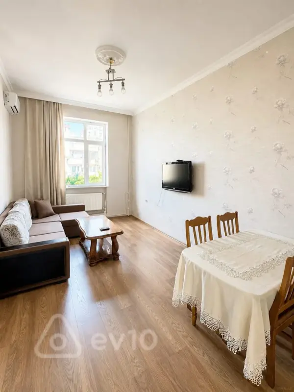 Kirayə verilir 2 otaqlı köhnə tikili 70 m²