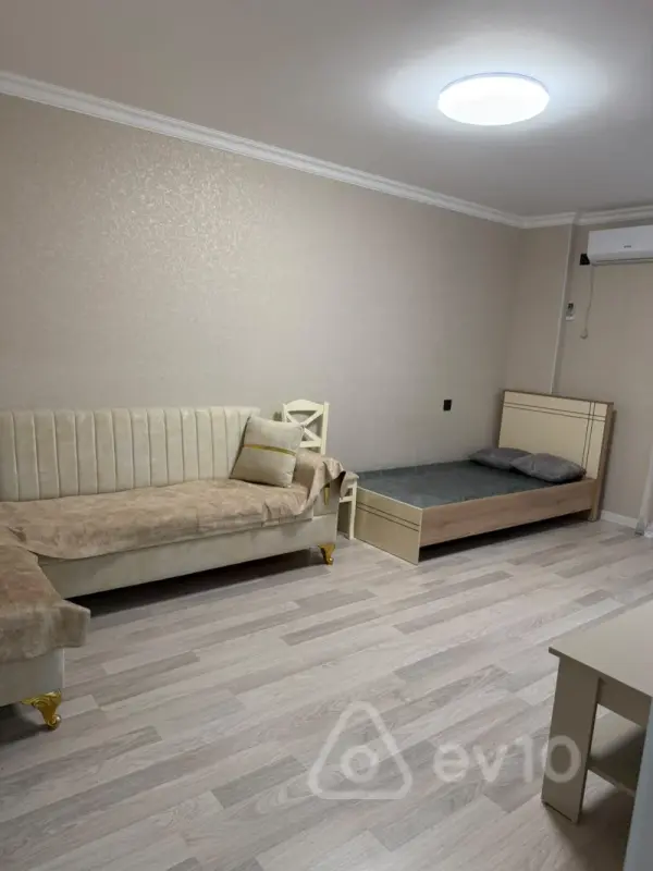 Kirayə verilir 2 otaqlı köhnə tikili 60 m²