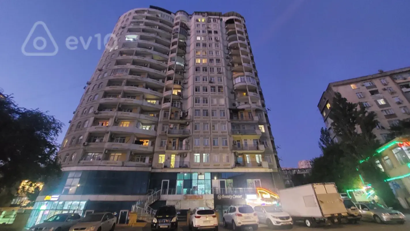 Satılır 3 otaqlı yeni tikili 110 m²
