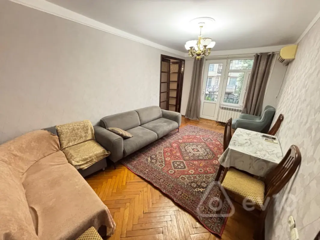Kirayə verilir 2 otaqlı köhnə tikili 50 m²