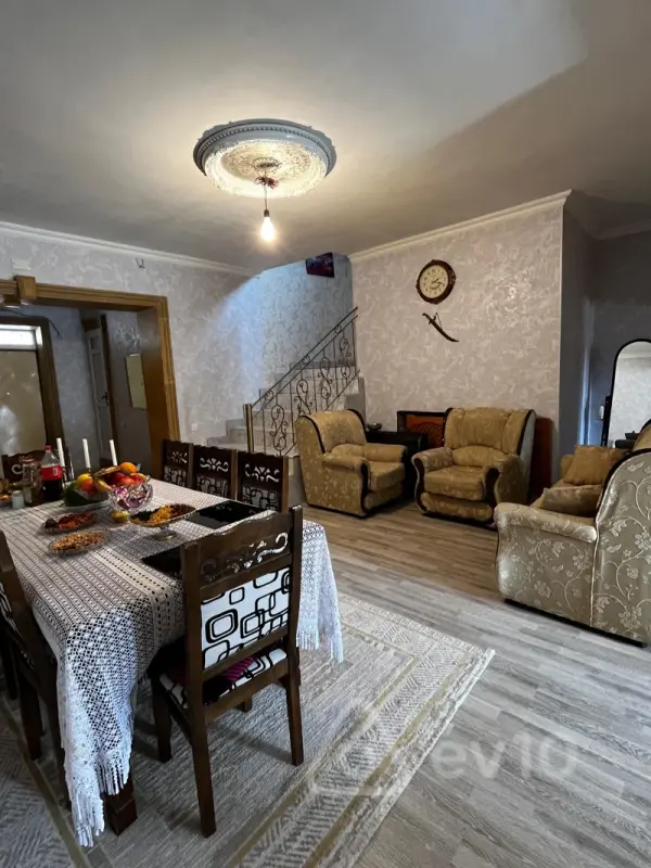 Satılır 6 otaqlı həyət evi 195 m²