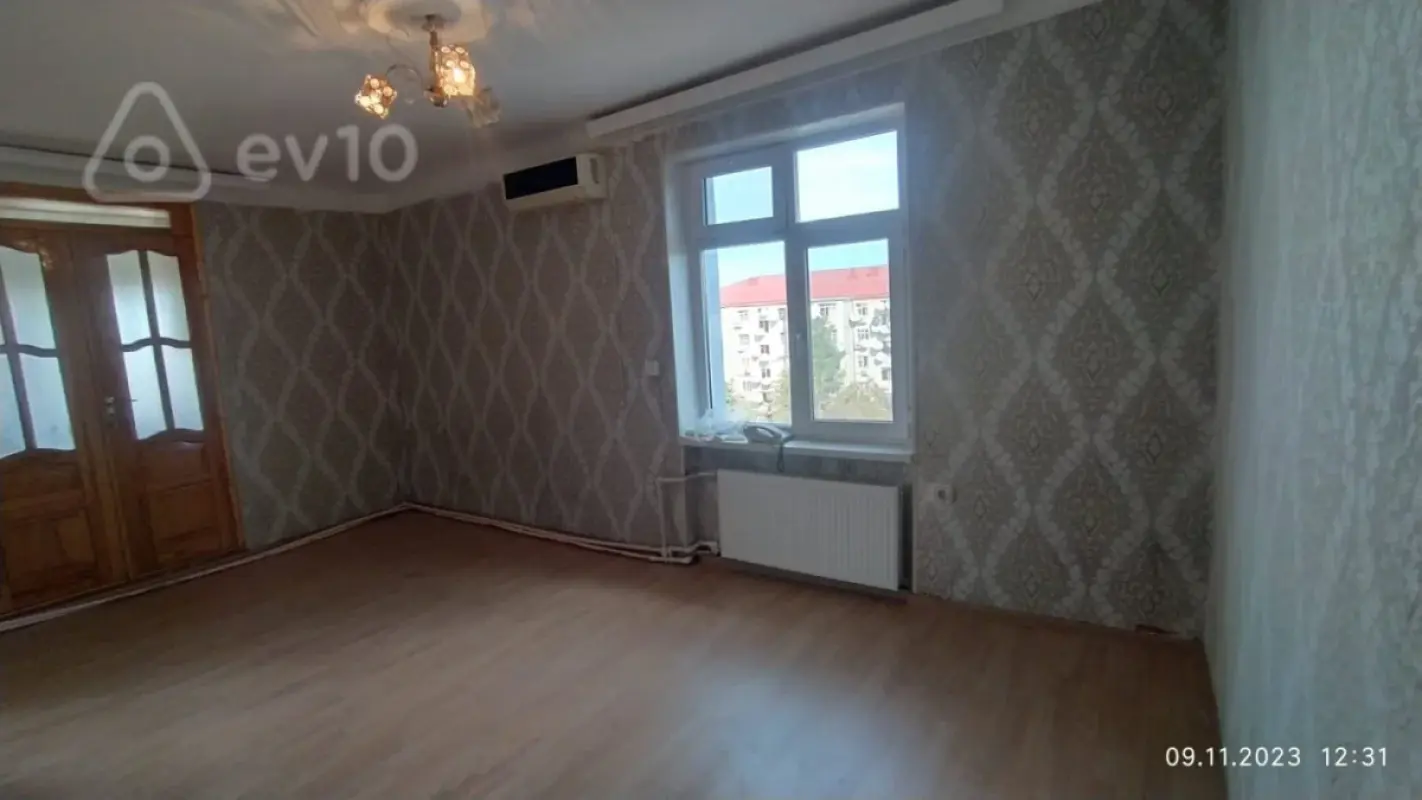 Kirayə verilir 2 otaqlı köhnə tikili 50 m²
