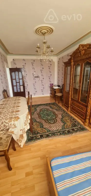 Kirayə verilir 2 otaqlı köhnə tikili 50 m²
