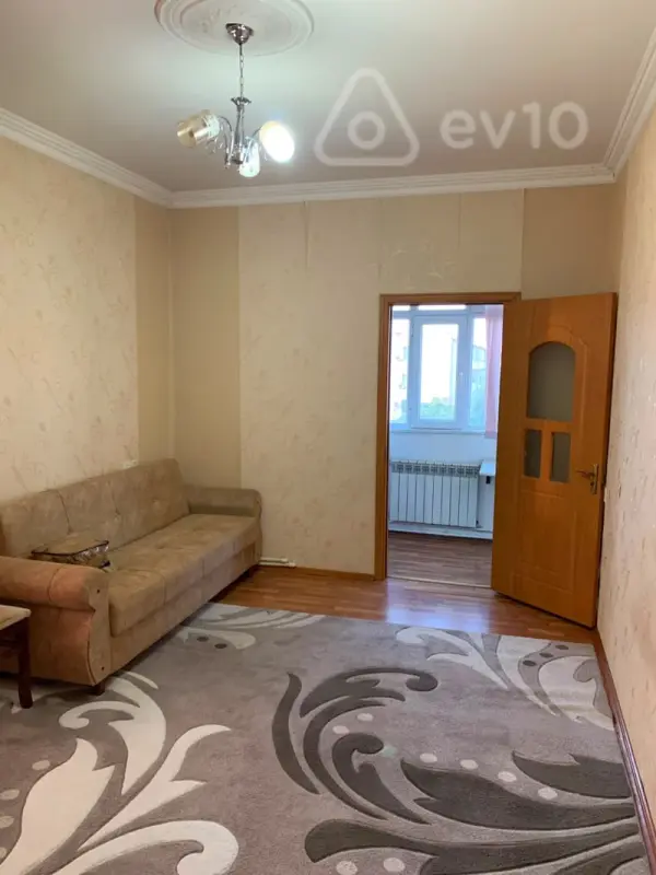 Kirayə verilir 2 otaqlı köhnə tikili 45 m²
