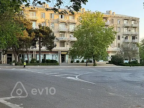Satılır 3 otaqlı köhnə tikili 100 m² — Bakı, Yasamal 3 otaq 100.00 m²