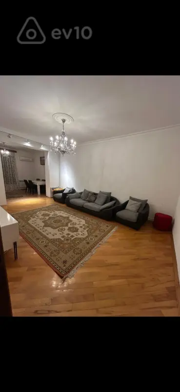Kirayə verilir 2 otaqlı köhnə tikili 100 m²