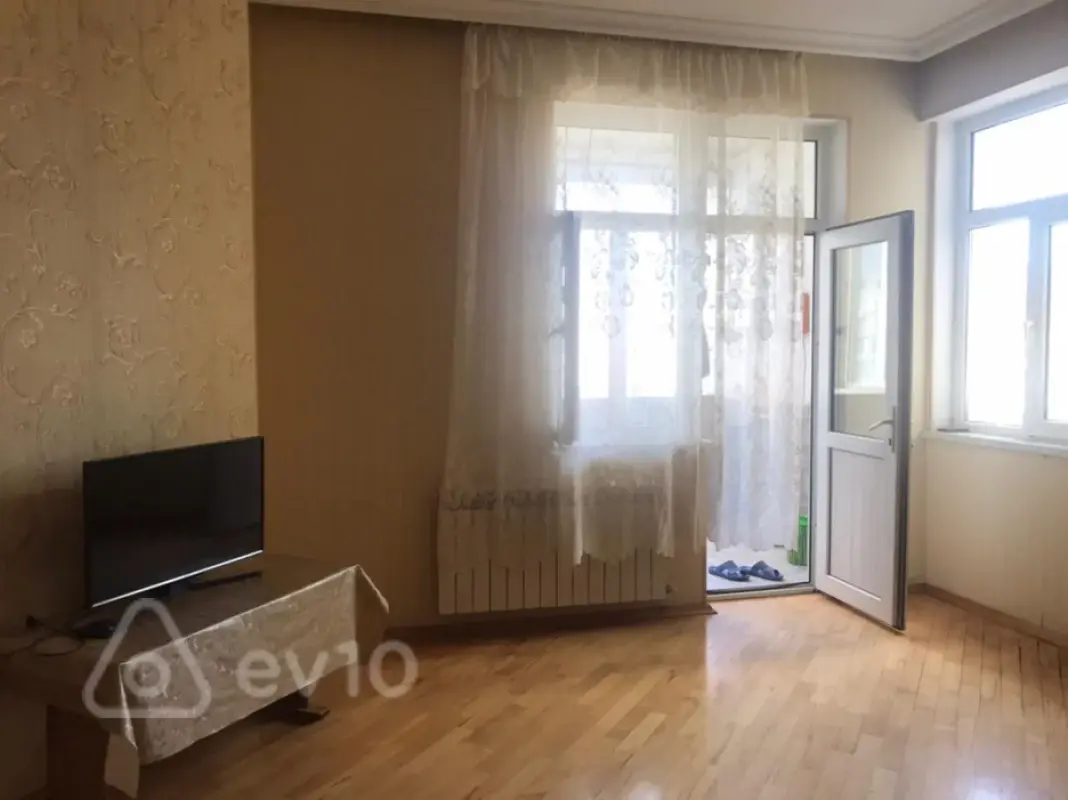 Kirayə verilir 2 otaqlı yeni tikili 70 m²
