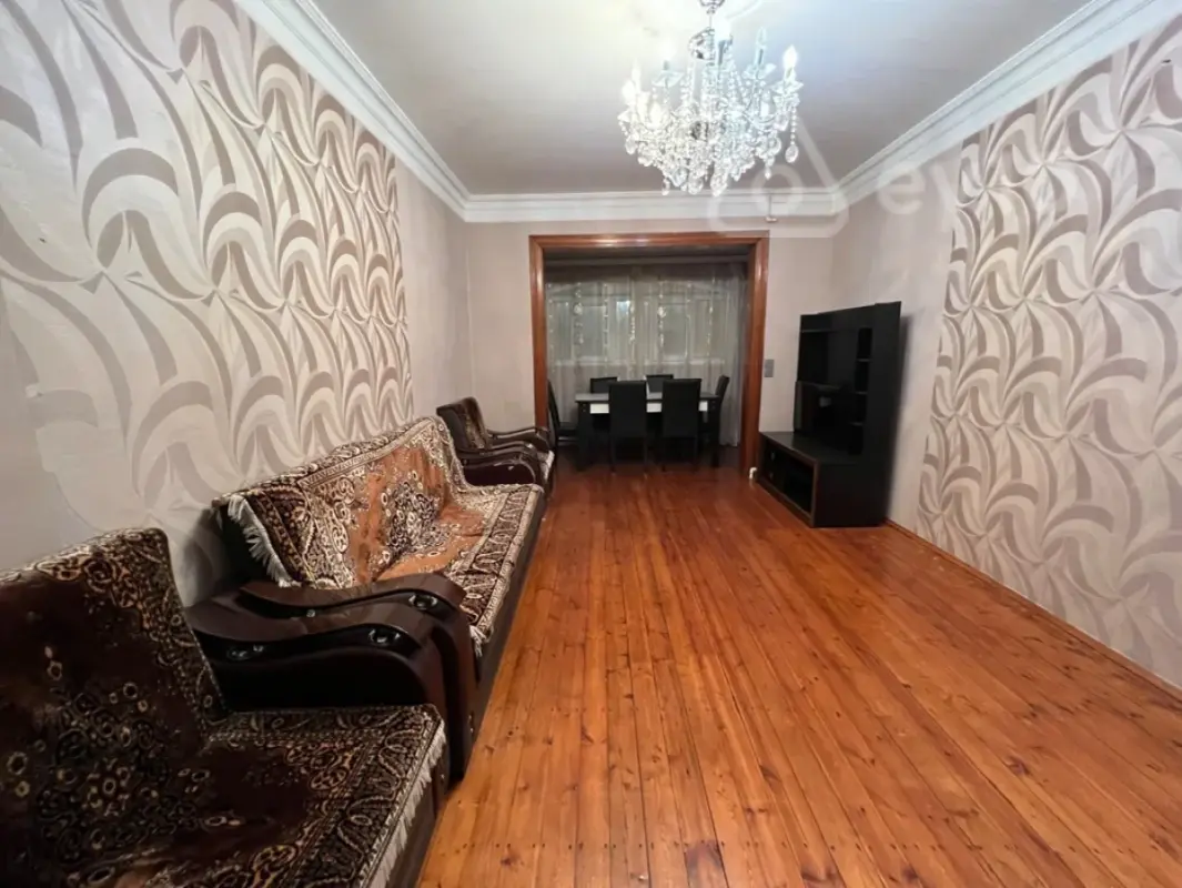 Kirayə verilir 2 otaqlı köhnə tikili 60 m²