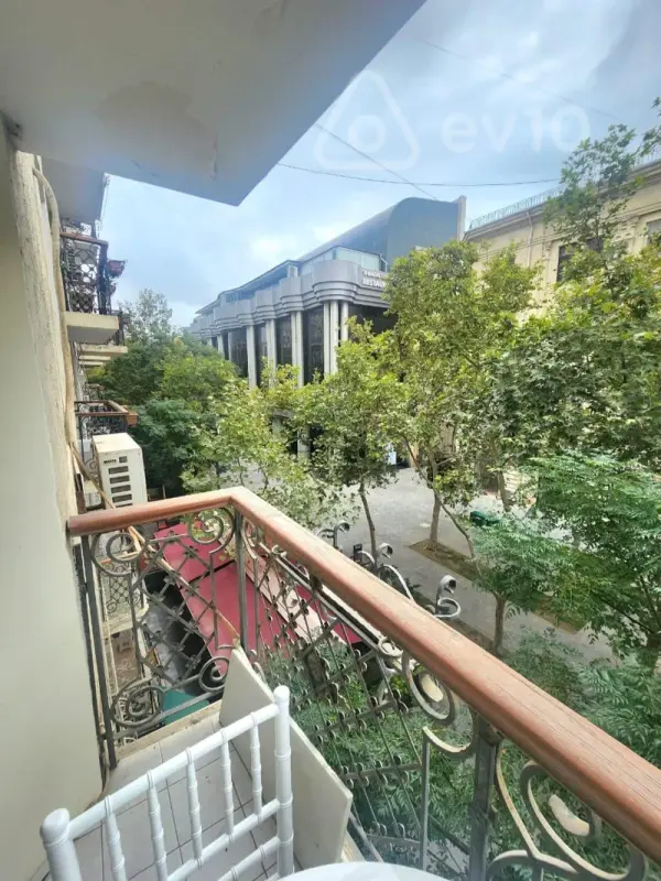 Kirayə verilir 2 otaqlı köhnə tikili 70 m²
