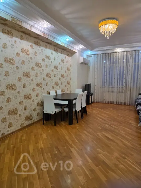 Kirayə verilir 2 otaqlı yeni tikili 70 m²