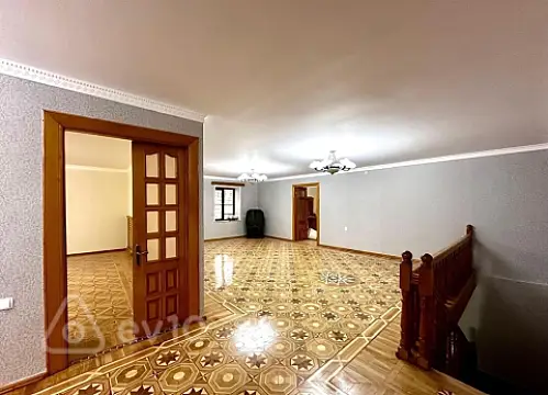 Kirayə verilir 6 otaqlı köhnə tikili 250 m² — Bakı, Səbail 6 otaq 250.00 m²