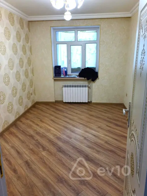 Satılır 4 otaqlı köhnə tikili 110 m²