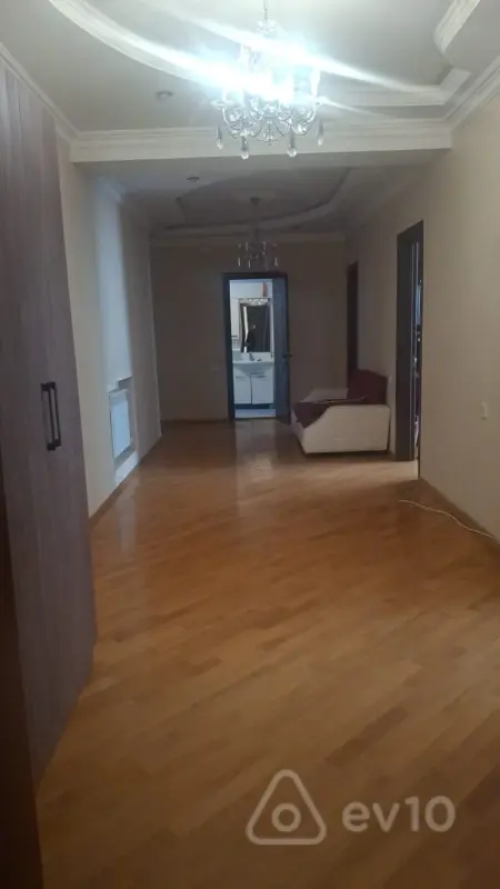 Kirayə verilir 3 otaqlı yeni tikili 140 m²