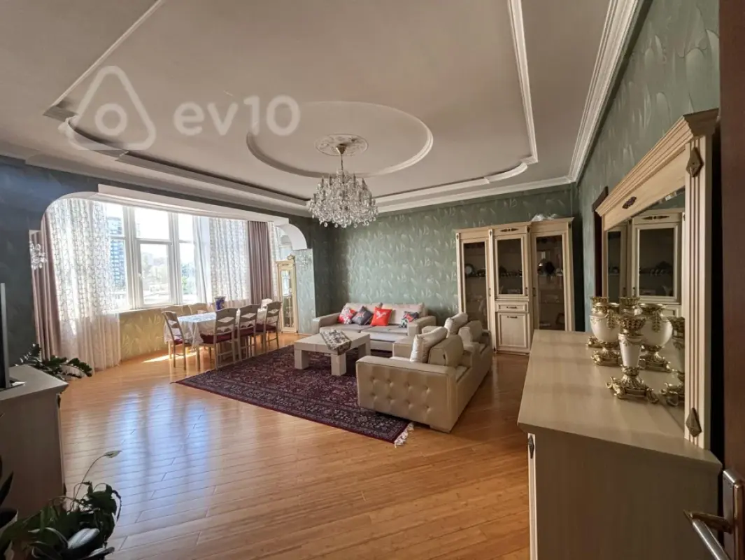 Kirayə verilir 3 otaqlı yeni tikili 148 m²