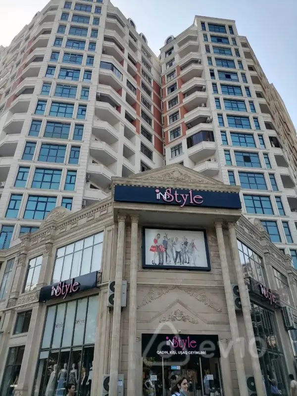 Satılır 3 otaqlı yeni tikili 136 m²