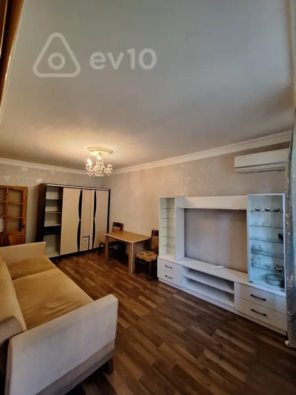 Kirayə verilir 3 otaqlı köhnə tikili 70 m²