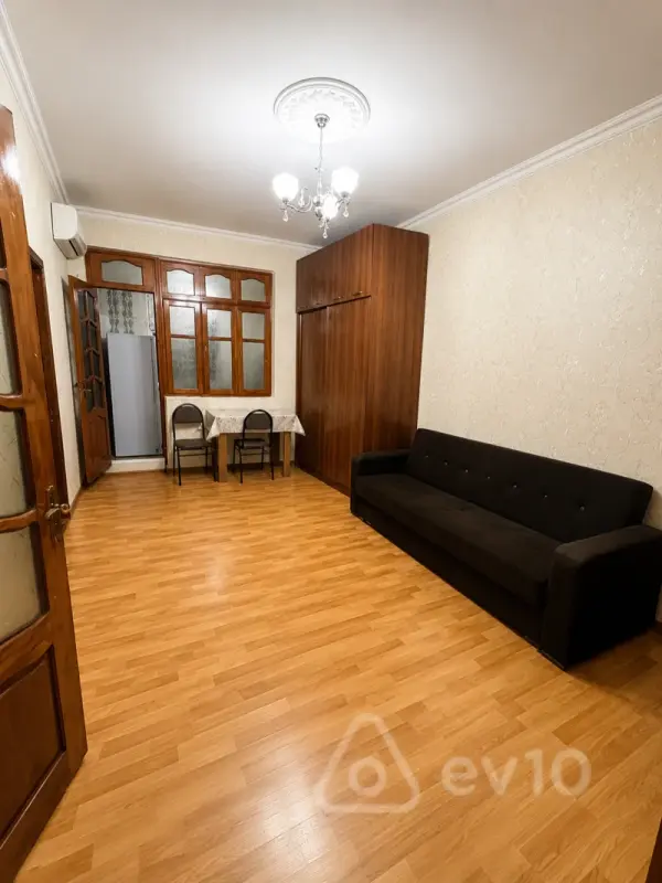 Kirayə verilir 2 otaqlı köhnə tikili 45 m²