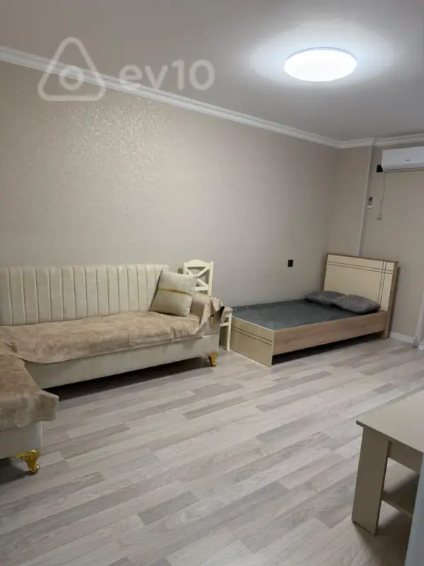Kirayə verilir 2 otaqlı köhnə tikili 55 m²