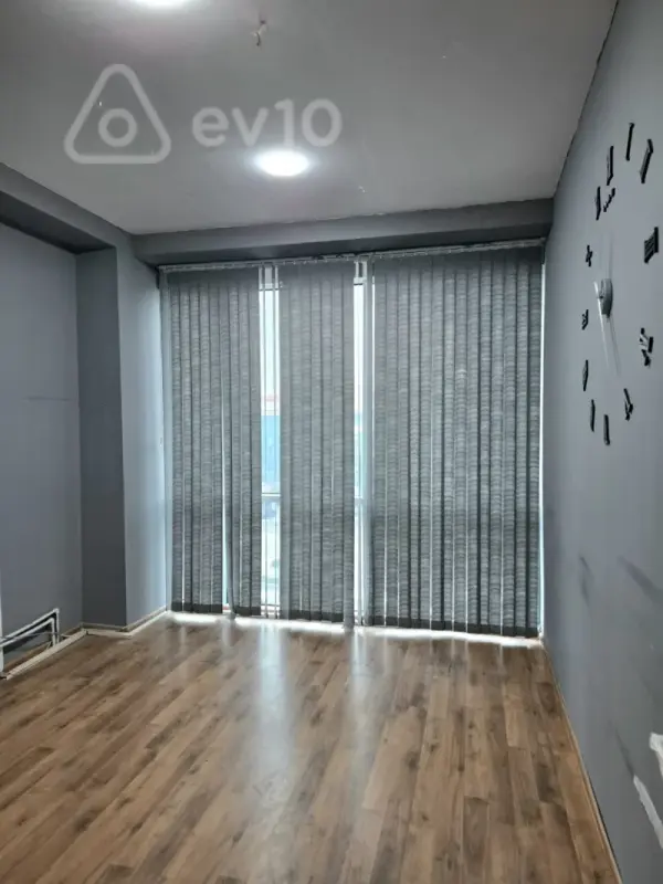Kirayə verilir 12 otaqlı ofis 400 m²