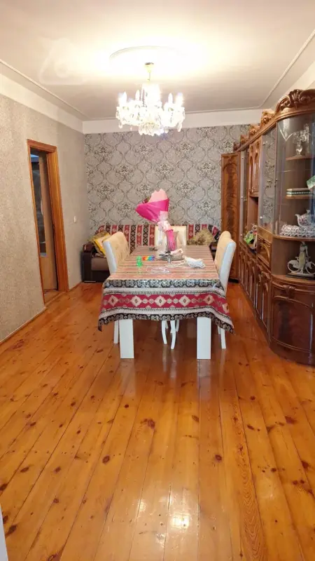 Satılır 3 otaqlı köhnə tikili 100 m²