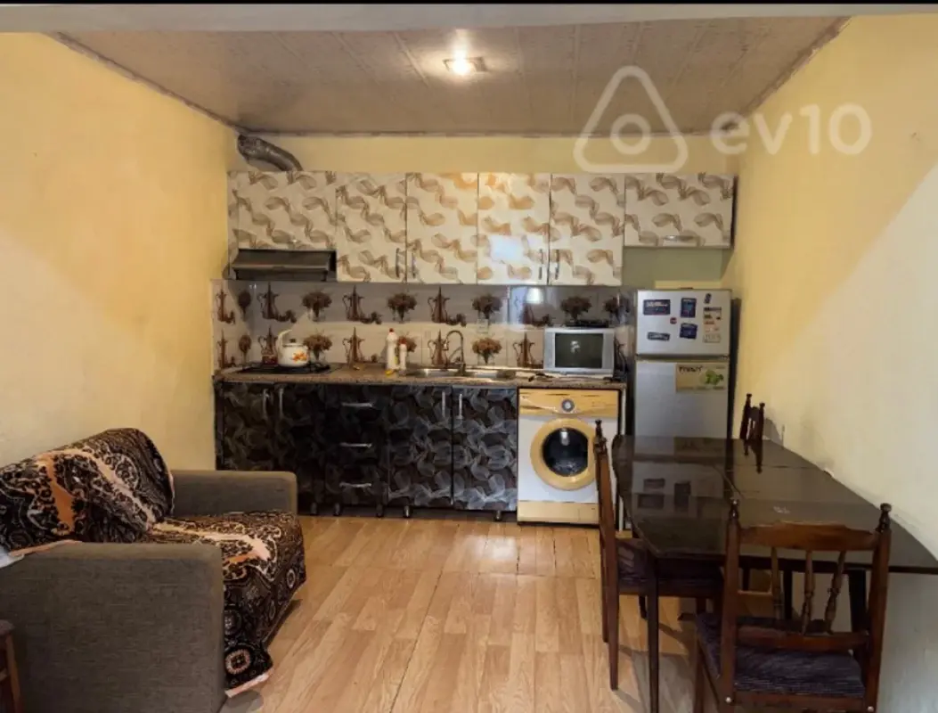 Kirayə verilir 3 otaqlı köhnə tikili 85 m²