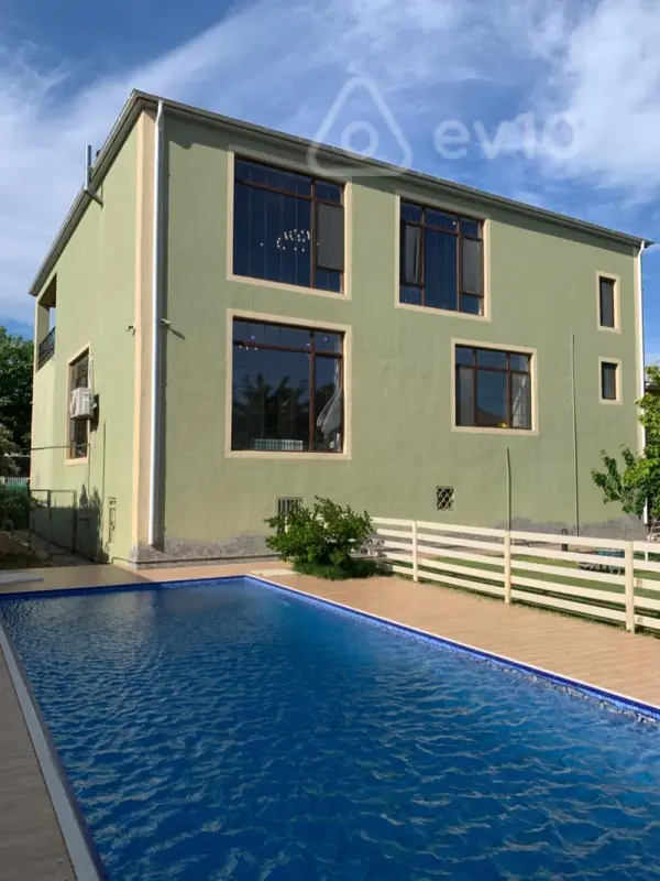 Satılır 7 otaqlı həyət evi 900 m²