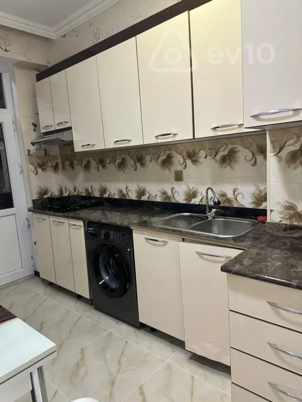 Kirayə verilir 4 otaqlı yeni tikili 120 m²