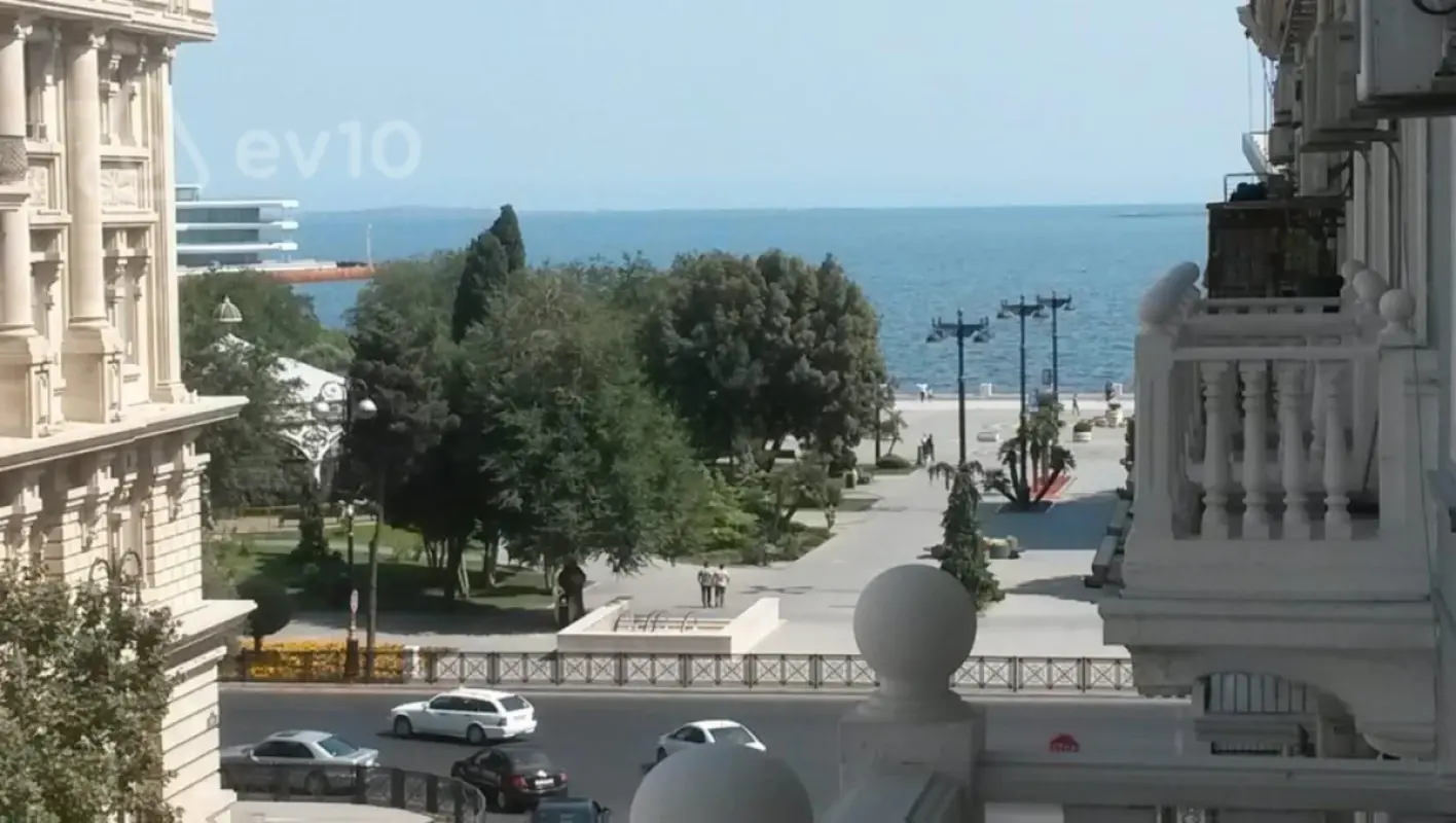 Kirayə verilir 2 otaqlı köhnə tikili 95 m²