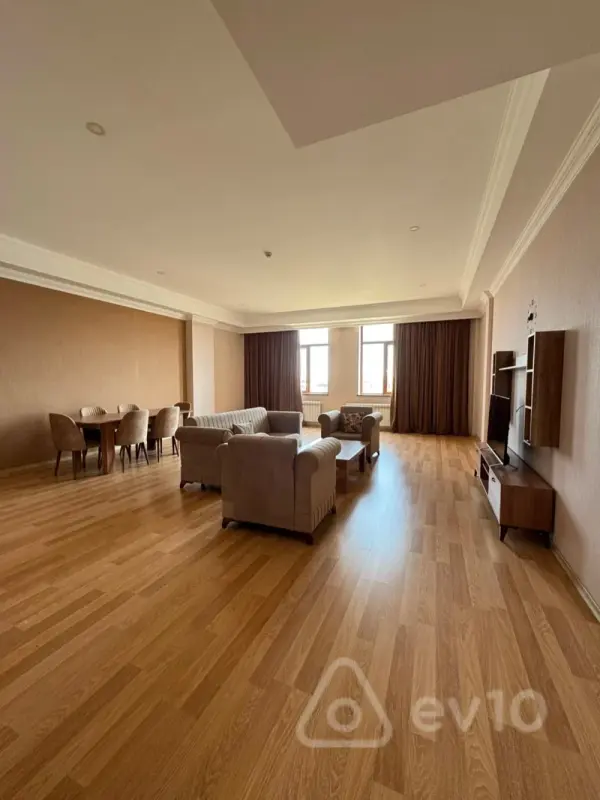Kirayə verilir 3 otaqlı yeni tikili 150 m²