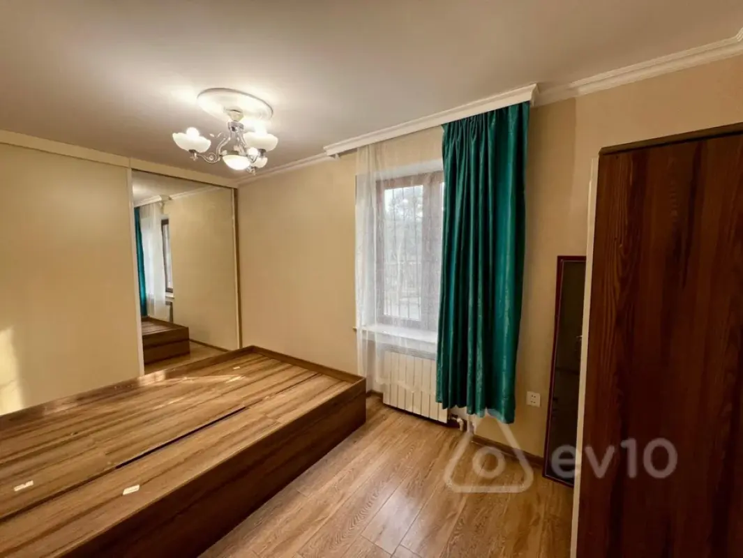 Satılır 2 otaqlı köhnə tikili 47 m²