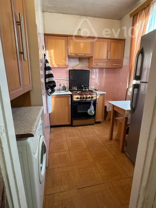 Kirayə verilir 2 otaqlı köhnə tikili 55 m²