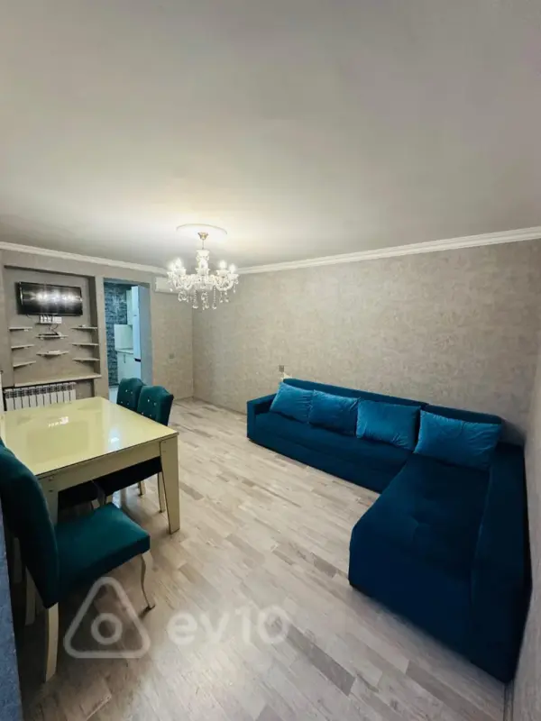 Kirayə verilir 2 otaqlı köhnə tikili 75 m²