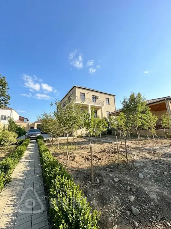 Satılır 5 otaqlı həyət evi 450 m²