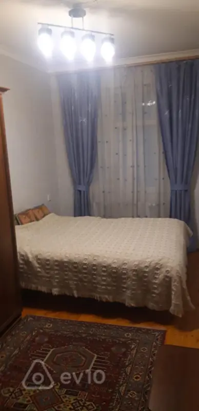 Kirayə verilir 2 otaqlı köhnə tikili 50 m²