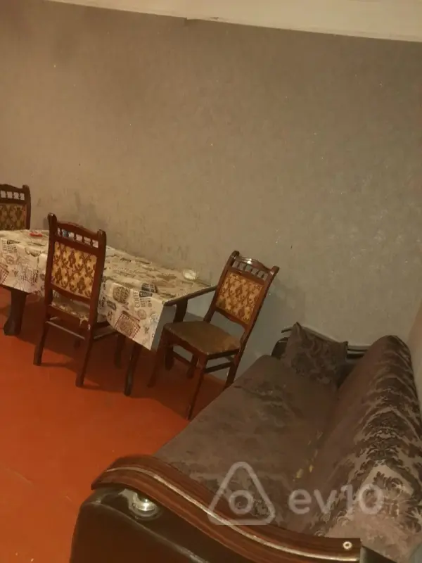 Kirayə verilir 2 otaqlı köhnə tikili 55 m²
